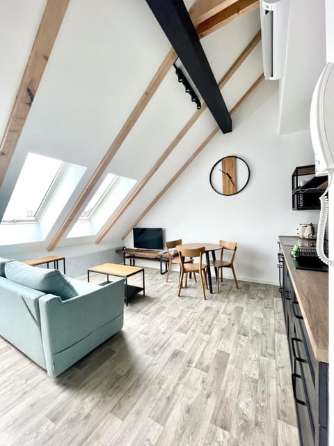 TV and multimedia, Kitchen or kitchenette, Living room, Dining area, Communal kitchen, furniture, furniture, kitchen, kitchen