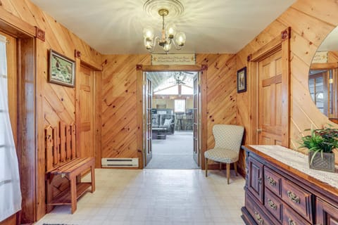 Spacious Pennsylvania Vacation Rental with Backyard House in Allegheny River