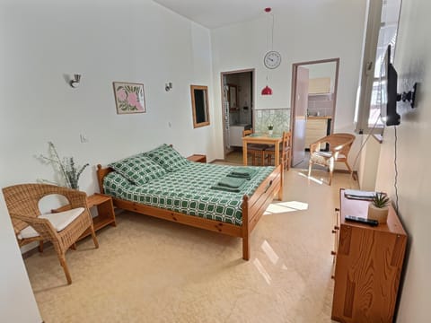 TV and multimedia, Dining area, Bedroom