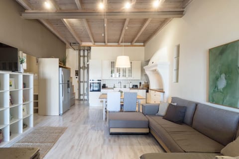 Kitchen or kitchenette, Living room