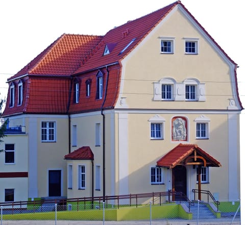 Property building, Facade/entrance, Facility for disabled guests