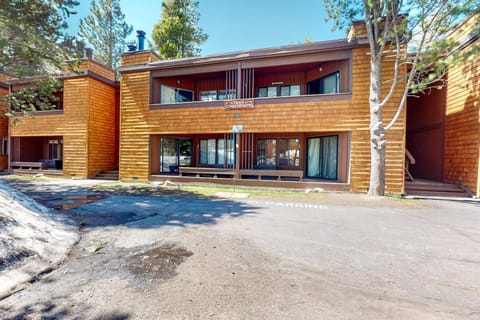 Mountain Time Escape House in Palisades Tahoe (Olympic Valley)