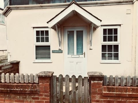 Property building, Day, Garden