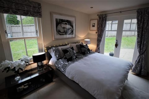 Loch Lomond Unique Selfcontained bed+bathroom Apartment in Scotland