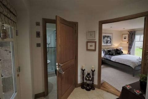 Loch Lomond Unique Selfcontained bed+bathroom Apartment in Scotland