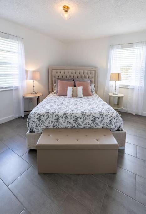 Close to Port Cruise, steps to Wynwood. Up to 8 pp House in Miami