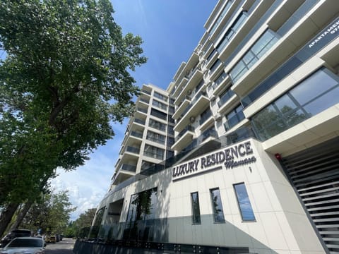 Property building, Day, Location
