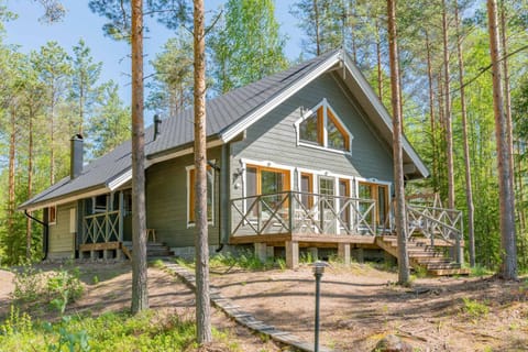 Patalaiska Cottage with private beach Villa in Finland