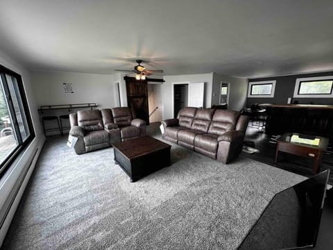 Life Is Good Lodge lakefront with sandy beach House in Minnesota