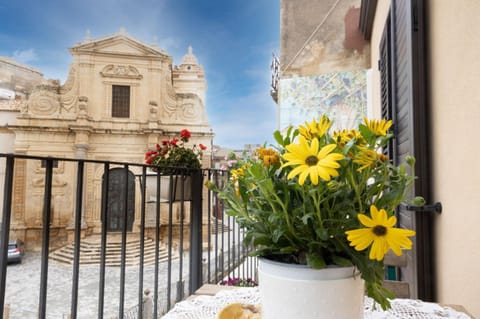 Balcony/Terrace, Landmark view