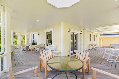 Marty's Place House in Langley