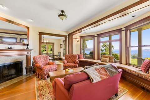 Marty's Place House in Langley