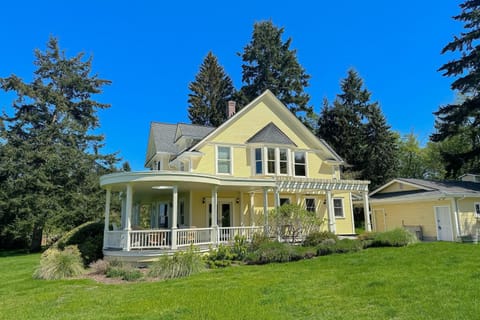 Marty's Place House in Langley