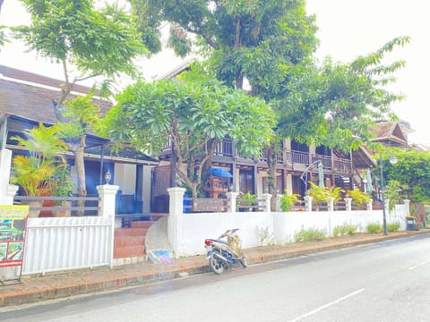Property building, Day, Street view
