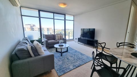 Communal lounge/ TV room, TV and multimedia, Living room, Seating area, Dining area, Evening entertainment
