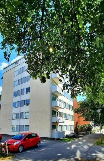 Property building, Day, Street view, Location