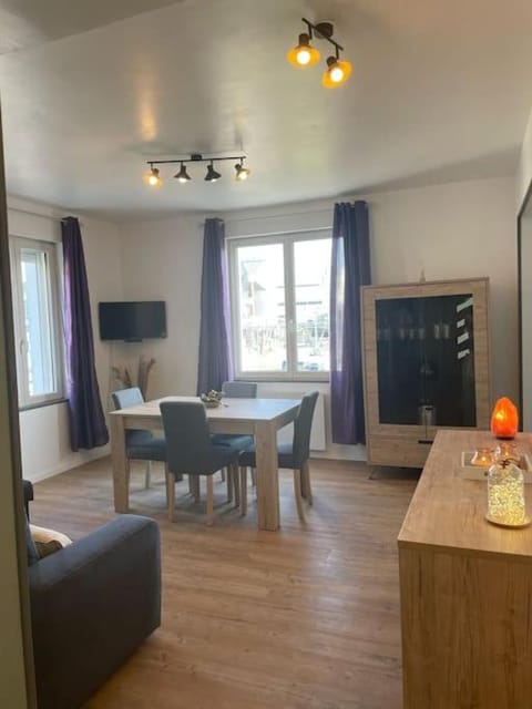 TV and multimedia, Living room, Dining area