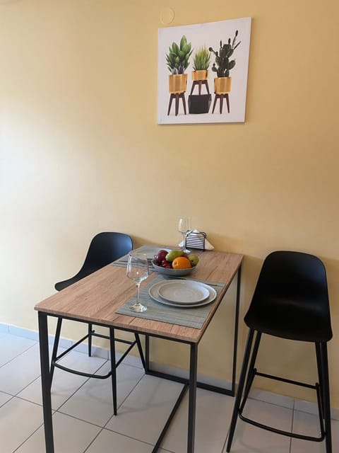 Dining area, Food