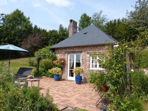 Facade/entrance, Summer, Garden