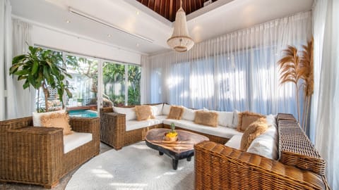 Living room, Seating area