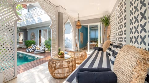 Seating area, Swimming pool, sunbed