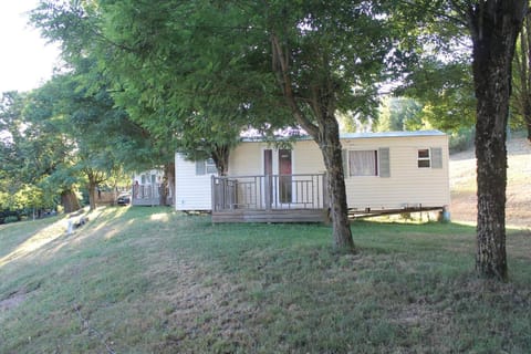 camping la rivière Campground/
RV Resort in Auvergne-Rhône-Alpes