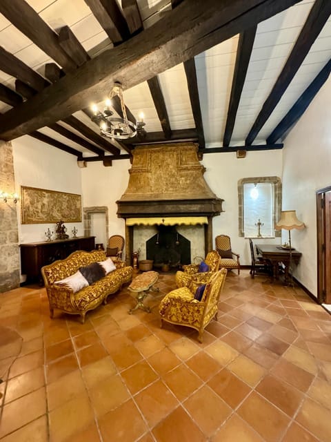 Seating area, fireplace
