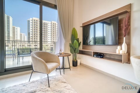 TV and multimedia, Living room, Seating area, Evening entertainment