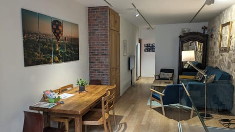 TV and multimedia, Living room, Dining area