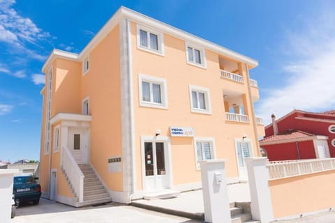 Apartment Sunbreeze Apartment in Trogir