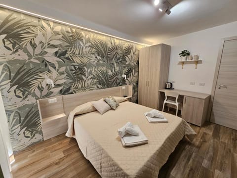 Bed, Bedroom, towels, wardrobe
