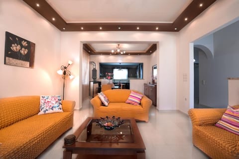 Kitchen or kitchenette, Living room, Seating area