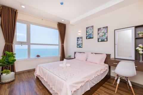 Bed, Natural landscape, Living room, Photo of the whole room, Seating area, Bedroom, Sea view