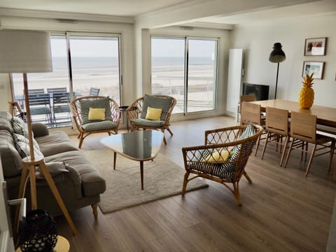Appart T4 lumineux avec terrasse vue mer Apartment in Hauts-de-France