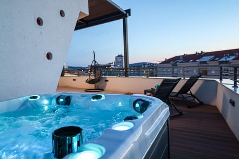Day, Hot Tub, View (from property/room), Balcony/Terrace, City view