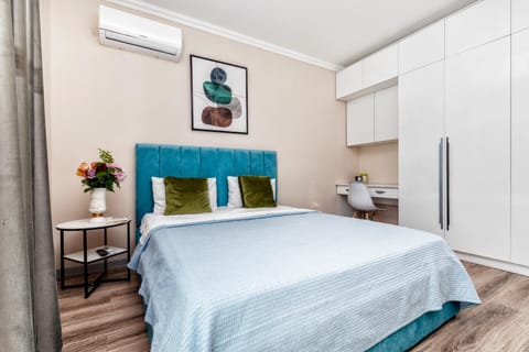 Bed, Bedroom, wardrobe, air conditioner