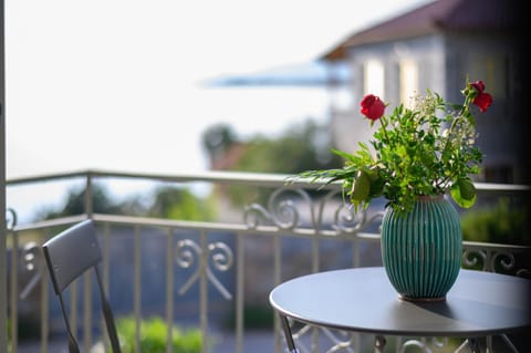 Patio, Spring, Day, People, Natural landscape, View (from property/room), Balcony/Terrace, Garden view, Sea view, Seasons