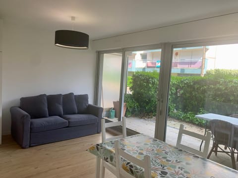 Patio, Bed, Living room, Dining area