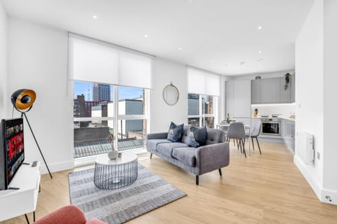 TV and multimedia, Seating area, Dining area, City view
