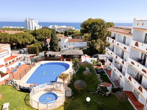 Natural landscape, View (from property/room), Balcony/Terrace, Pool view, Sea view, Swimming pool, sunbed