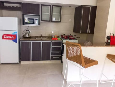 Kitchen or kitchenette, Dining area, minibar, toaster