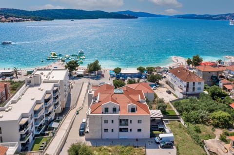 Apartments Ocrux Apartment in Okrug Gornji