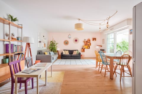 Grand et charmant appartement familial, 3 chambres, et moderne avec grand jardin et parking privatif aux portes de Paris Apartment in Île-de-France