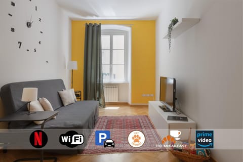 TV and multimedia, Living room, Seating area, Text overlay