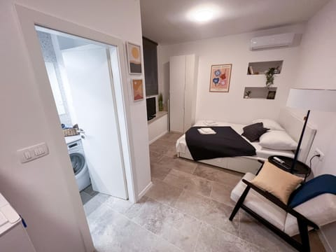 Bed, Photo of the whole room, Seating area, Bedroom