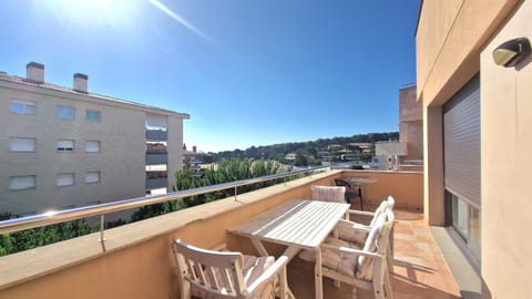 Natural landscape, View (from property/room), Balcony/Terrace, Balcony/Terrace, Dining area, Mountain view