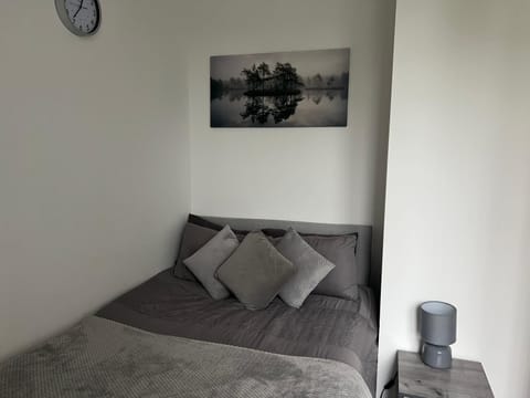 2 Bedroom Flat Ground Floor in Town Center Wellingborough Apartment in Wellingborough