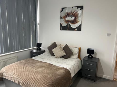 2 Bedroom Flat Ground Floor in Town Center Wellingborough Apartment in Wellingborough