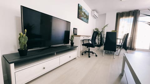 Communal lounge/ TV room, TV and multimedia, Living room, Seating area, hair dresser, air conditioner