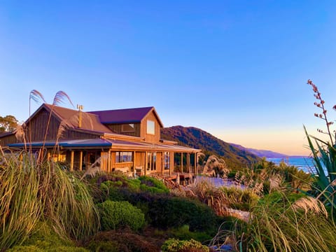 Property building, Natural landscape, Garden, Mountain view, Sea view